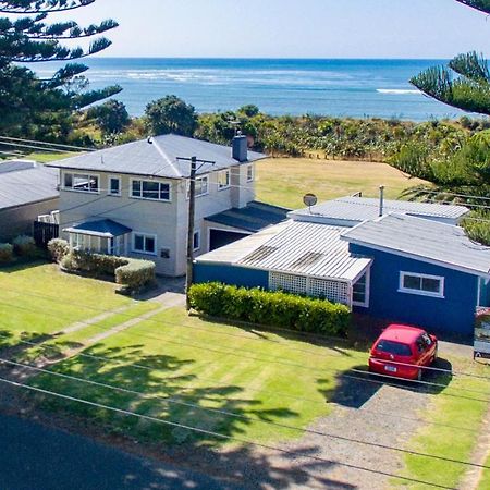 Taranaki Beach House - Great Sea Views Villa Waitara ภายนอก รูปภาพ