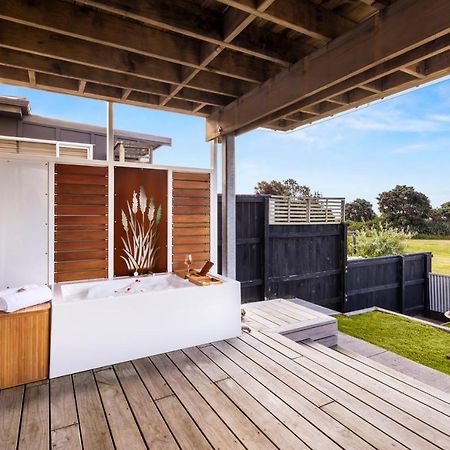 Taranaki Beach House - Great Sea Views Villa Waitara ภายนอก รูปภาพ