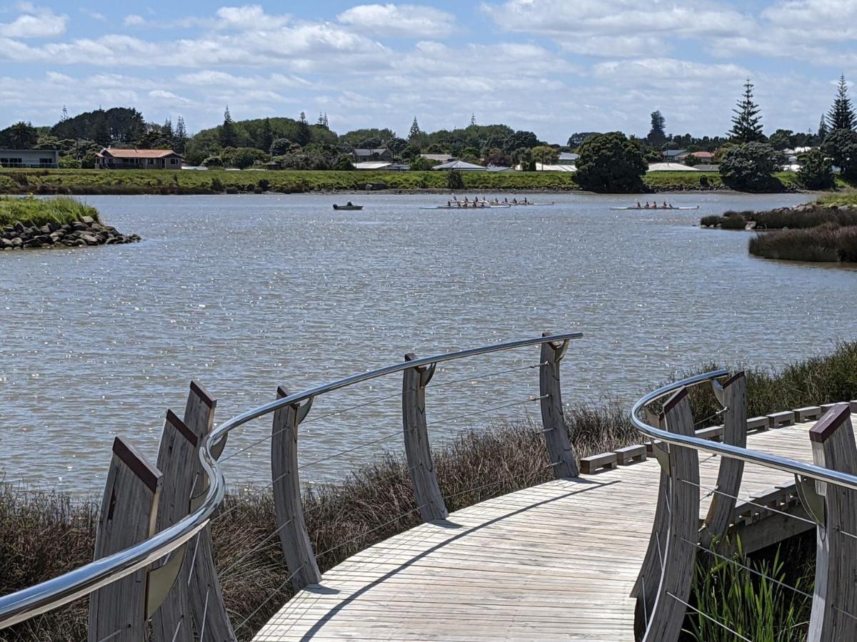 Taranaki Beach House - Great Sea Views Villa Waitara ภายนอก รูปภาพ