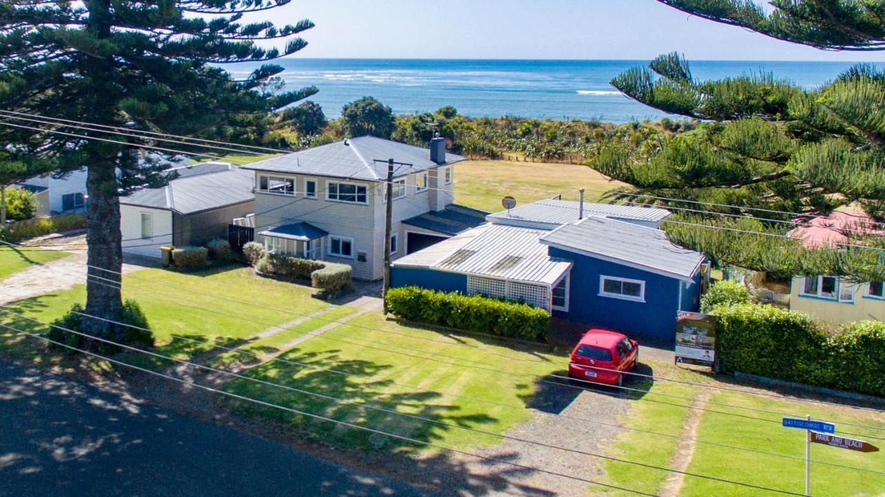 Taranaki Beach House - Great Sea Views Villa Waitara ภายนอก รูปภาพ