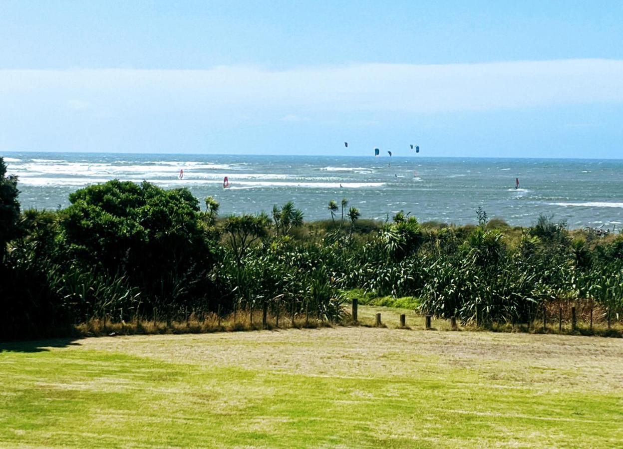 Taranaki Beach House - Great Sea Views Villa Waitara ภายนอก รูปภาพ