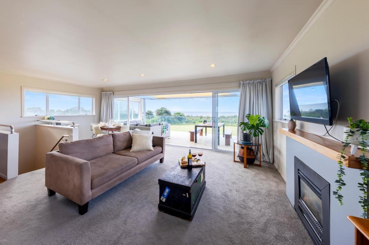 Taranaki Beach House - Great Sea Views Villa Waitara ภายนอก รูปภาพ